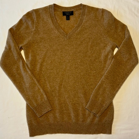 CASHMERE V-NECK PULLOVER SWEATER - Picture 1 of 3
